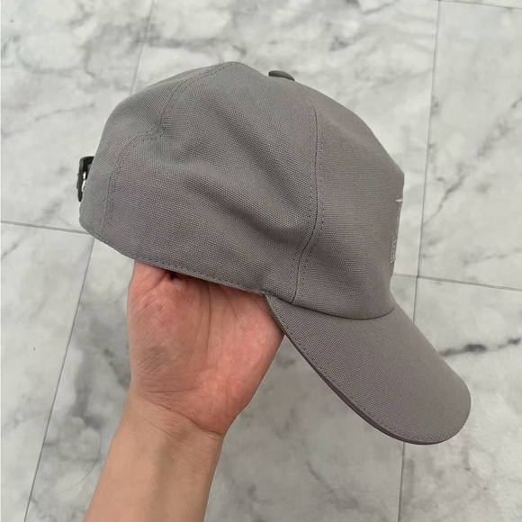 Dior Elegant Gray Logo Cap - Picture 3 of 3